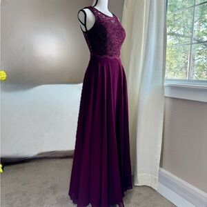 City Triangles 2pc Elegant Lace Burgundy Dress/skirt Sz 3, fits 0, 2, Petite.